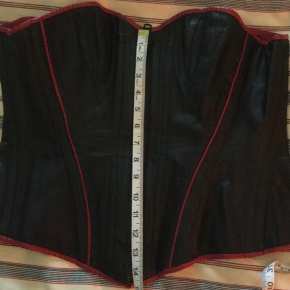 Black leather corset with red leather piping - Picture 12 of 12